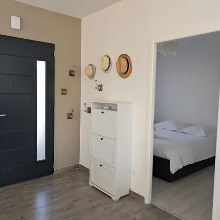 Maison Familiale Avec Jardin A Deux Pas De L'ocean * Préfailles