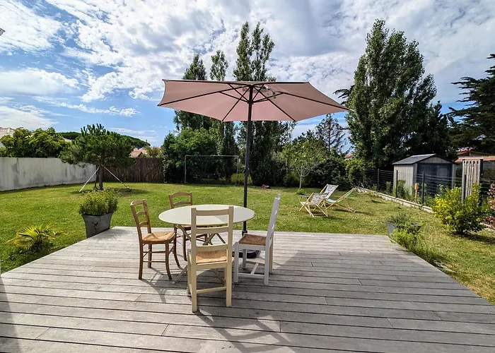 Дом отдыха Maison Familiale Avec Jardin A Deux Pas De L'ocean