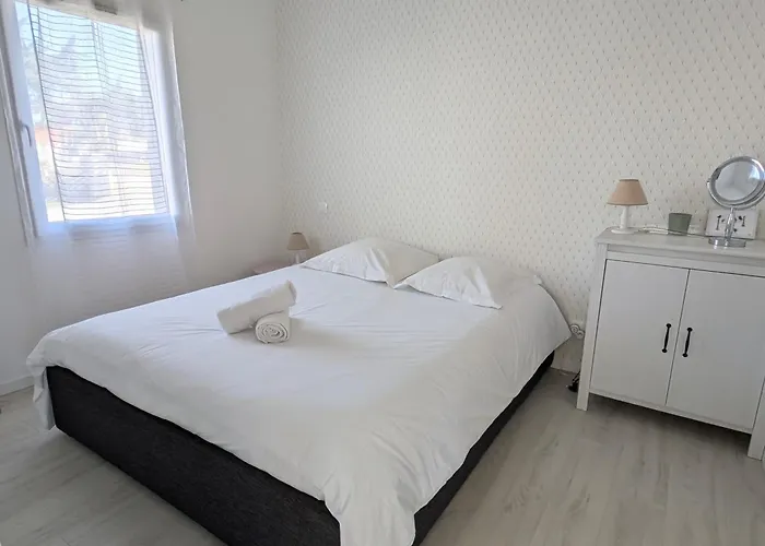 Дом отдыха Maison Familiale Avec Jardin A Deux Pas De L'ocean *