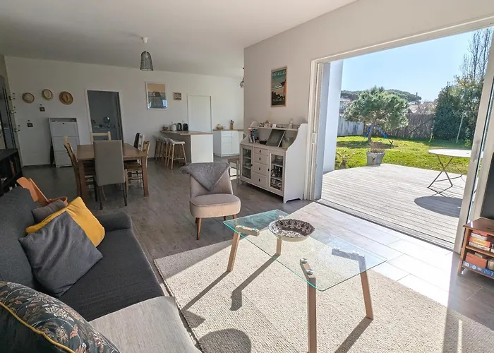 Maison Familiale Avec Jardin A Deux Pas De L'océan Hébergement de vacances